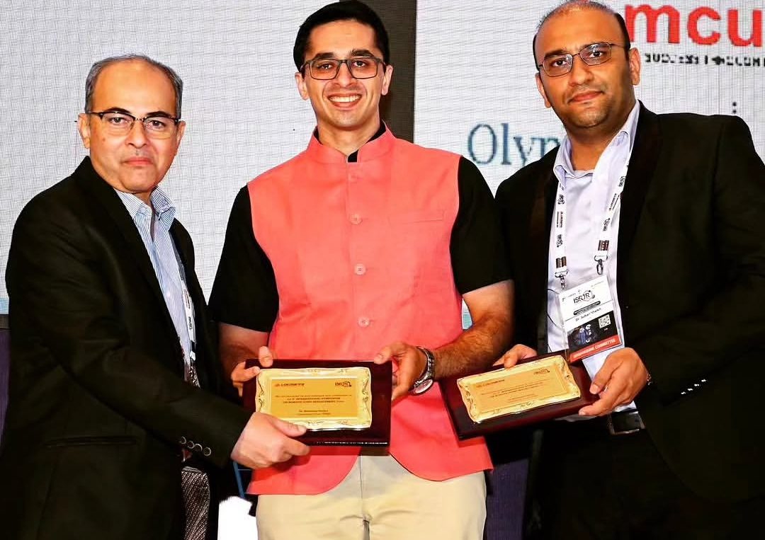 Dr. Godbole felicitated by Dr. Narendra Vaidya for organising ISRJR