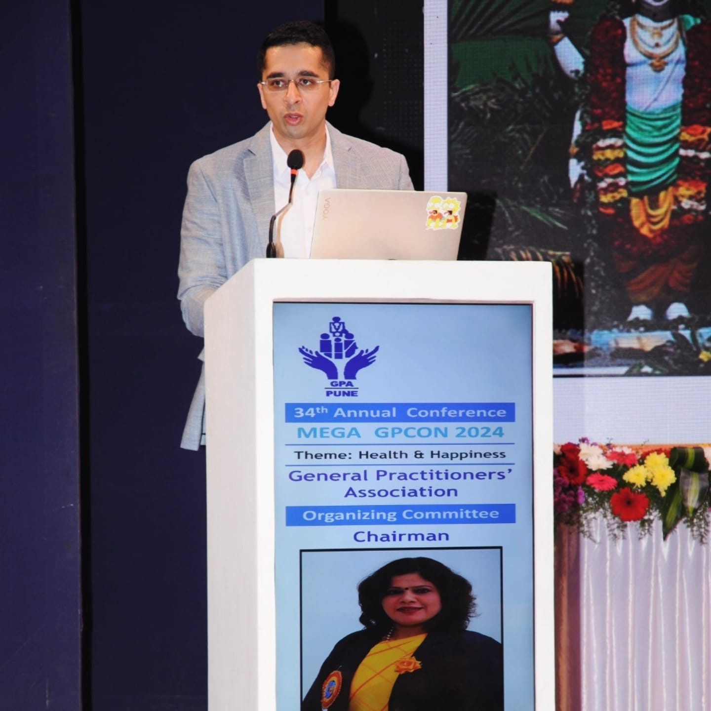 Dr. Godbole delivering a keynote on robotic joint replacement at MEGA GPCON 2024